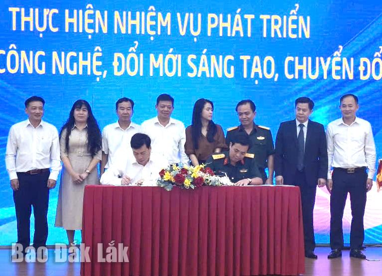 Ký kết biên bản ghi nhớ hợp tác giữa Sở Văn hóa, Thể thao và Du lịch với Viettel Đắk Lắk.  