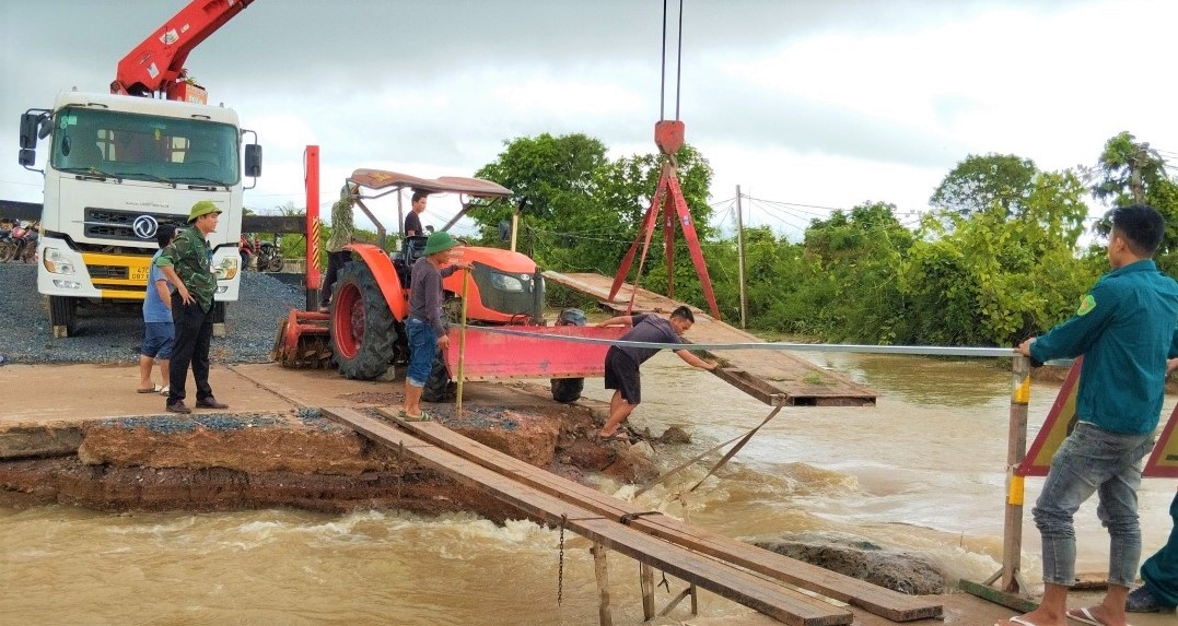 Mưa lớn khiến tuyến đường liên xã Ea Rốk và (huyện Ea Súp) bị chia cắt. (Ảnh minh họa).