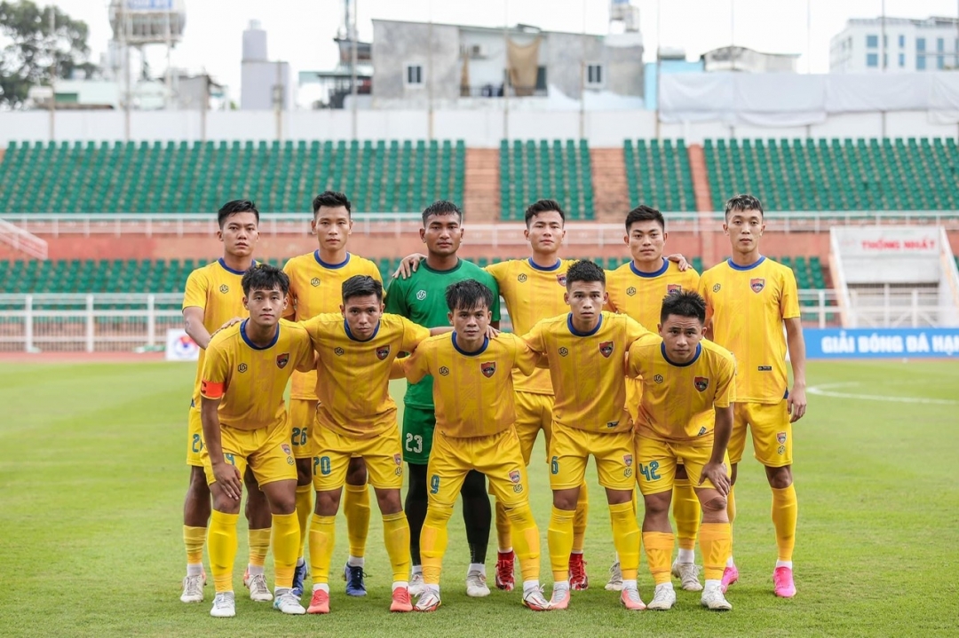 Các cầu thủ Câu lạc bộ Bóng đá Đắk Lắk chờ đối thủ của mình gặp ở trận play-off.