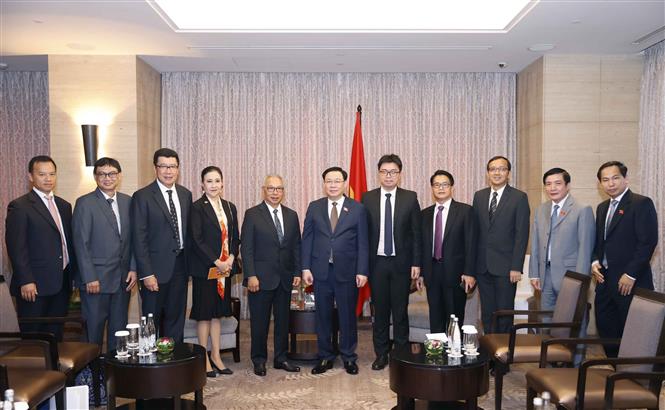 Chủ tịch Quốc hội Vương Đình Huệ với Hội Hữu nghị Indonesia-Việt Nam. Ảnh: TTXVN