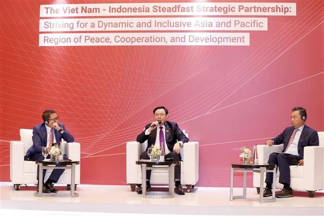 Chủ tịch Quốc hội Vương Đình Huệ phát biểu tại Diễn đàn Quan hệ Đối tác Chiến lược Việt Nam-Indonesia. Ảnh: TTXVN