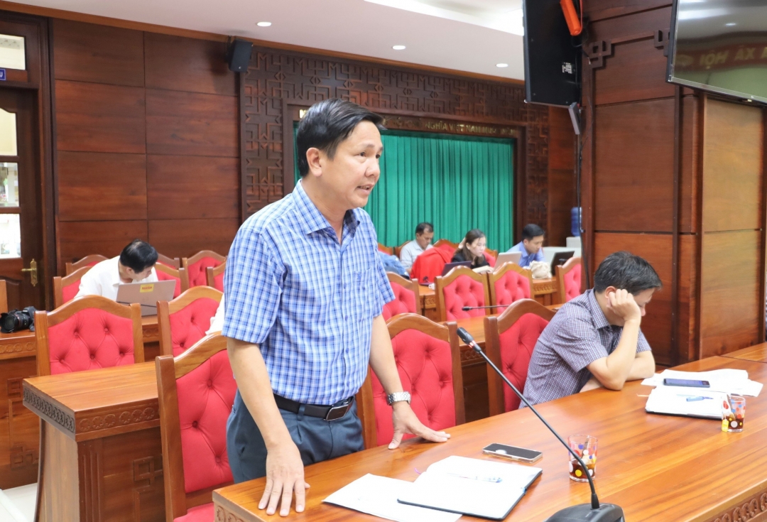 Phó Chủ tịch UBND huyện MDrắk Nguyễn Đức Thảo nêu một số khó khăn, vướng mắc trong quá trình thực hiện Dự án đoạn qua địa bàn huyện.