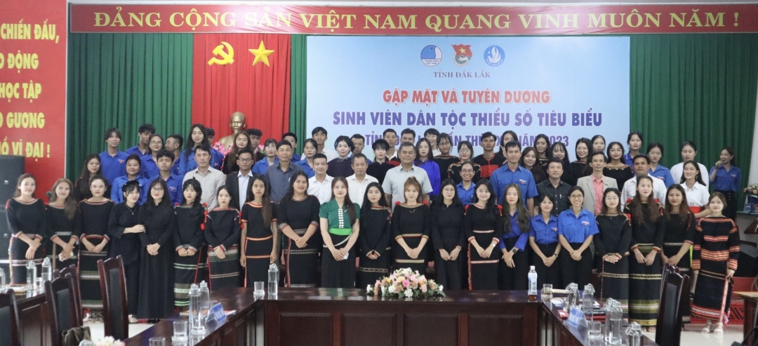 Sinh viên dân tộc thiểu số tiêu biểu được tuyên dương tại chương trình.