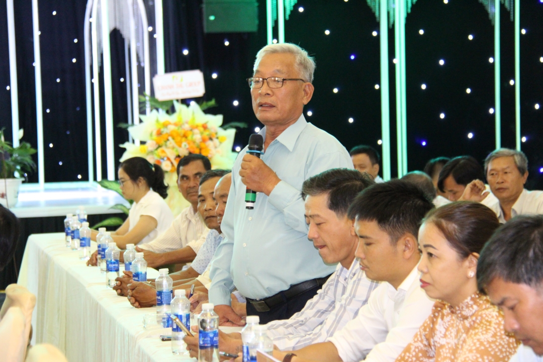 Đại diện nông dân xã Ea Kênh tham gia ý kiến về công tác quản lý, sử dụng mã vùng trồng.