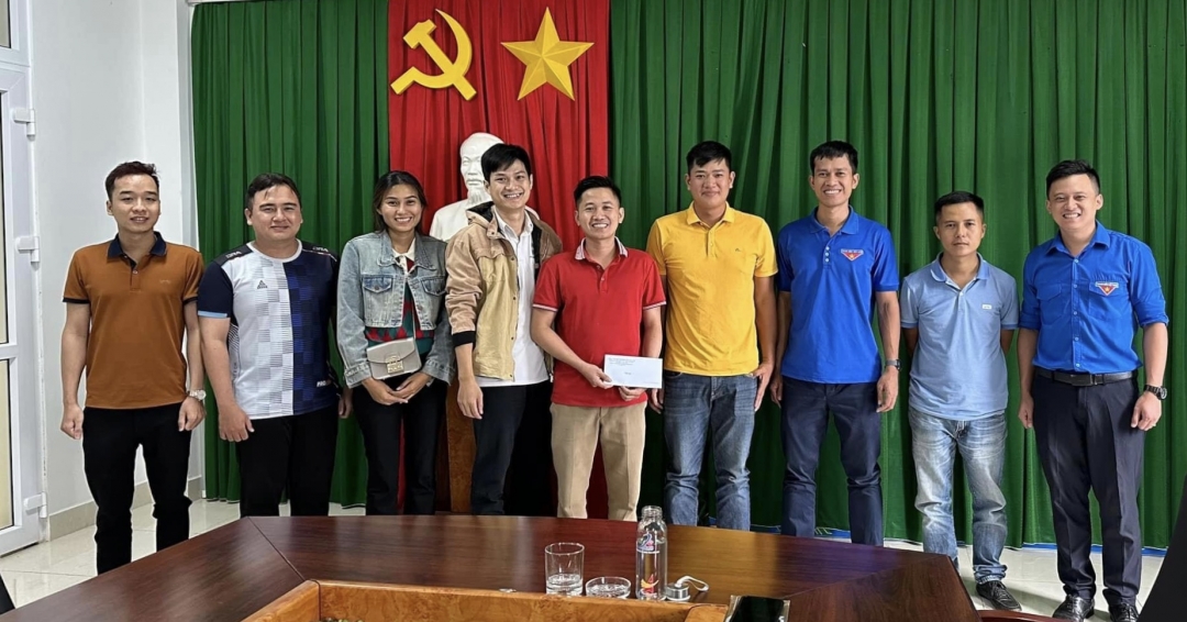 Đại diện Hội LHTN Việt Nam tỉnh động viên các tác giả, nhóm tác giả trước vòng Bán kết