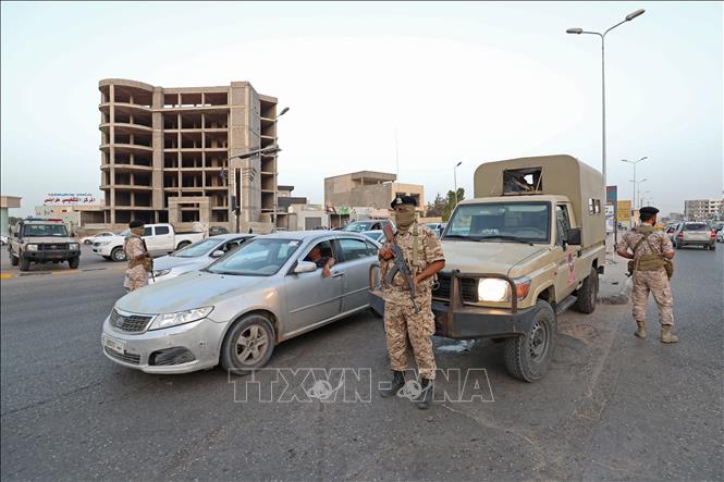 Binh sĩ Libya gác tại một điểm kiểm soát ở Đông Nam thủ đô Tripoli ngày 4/9/2021. Ảnh tư liệu: AFP/TTXVN