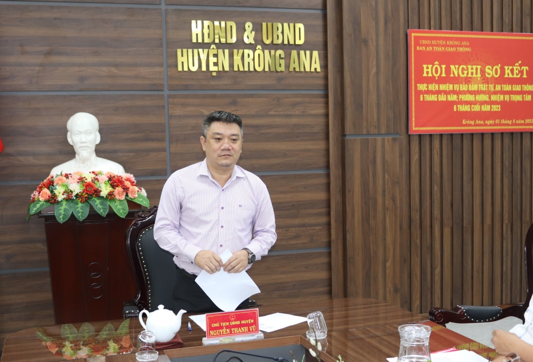Ông Nguyễn Thanh Vũ - Chủ tịch UBND huyện Krông Ana, Trưởng Ban Chỉ đạo Ban ATGT huyện quán triệt các nội dung trọng tâm 6 tháng cuối năm.