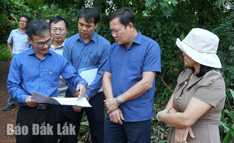 đoàn đã đi kiểm tra thực tế tình hình triển khai thi công Dự án Bệnh viện đa khoa thị xã Buôn Hồ, tỉnh Đắk Lắk 