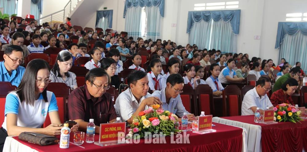 Các đại biểu tham dự ngày hội.