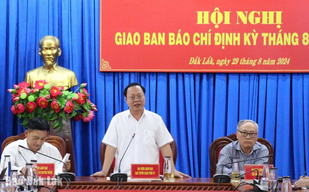 Phó trưởng Ban Thường trực Ban Tuyên giáo Tỉnh ủy Huỳnh Chiến Thắng phát biểu tại giao ban báo chí định kỳ tháng 7/2024.