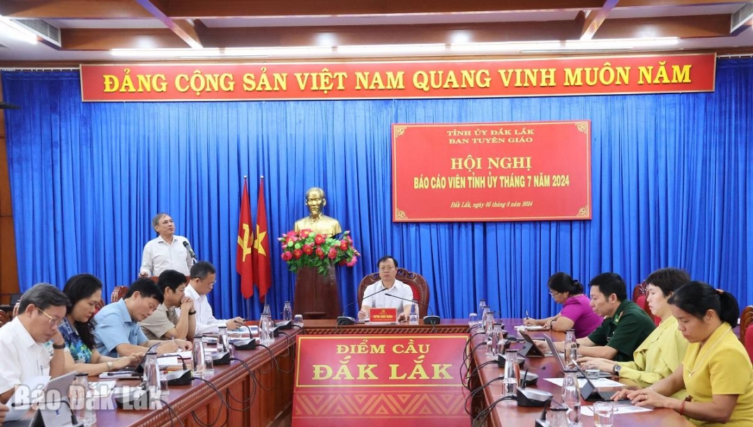 Các đại biểu tham dự hội nghị.