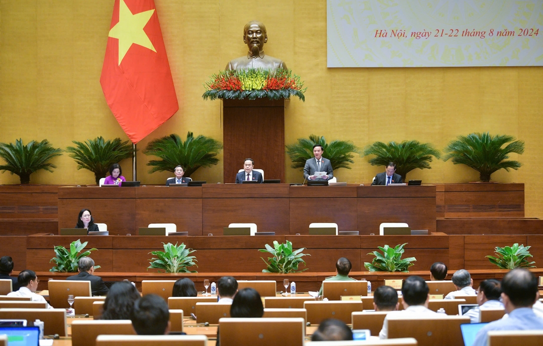 Phó Chủ tịch Quốc hội Nguyễn Khắc Định điều hành phiên chất vấn đối với nhóm lĩnh vực thứ hai. Ảnh: quochoi.vn