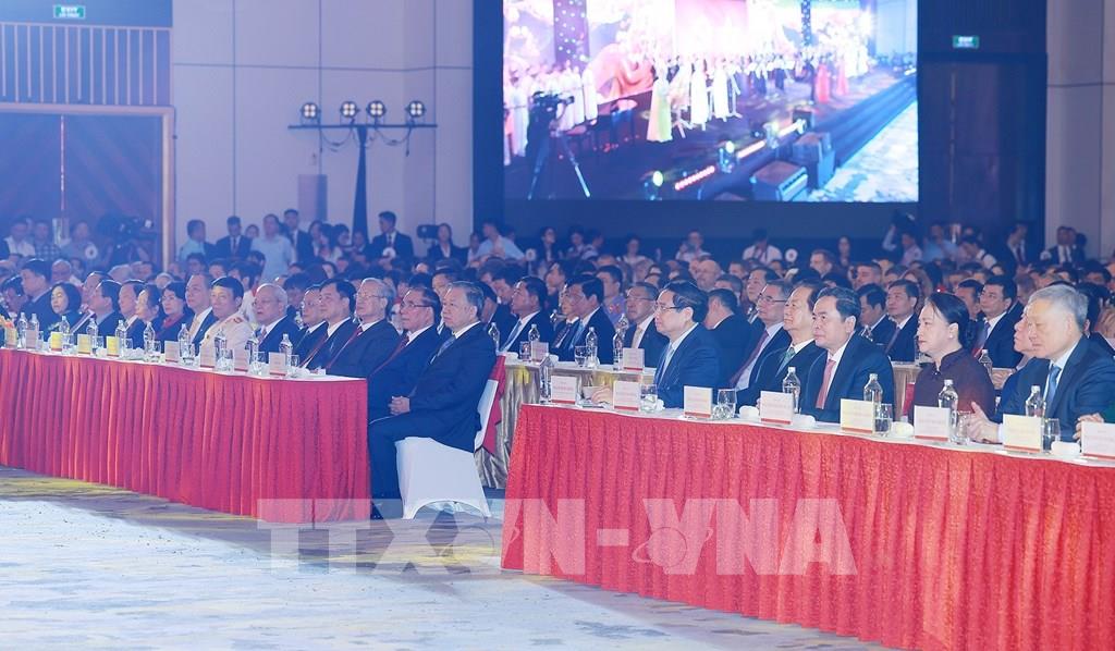 Tổng Bí thư Tô Lâm, Thủ tướng Chính phủ Phạm Minh Chính cùng các đại biểu dự Lễ khai mạc. Ảnh: TTXVN