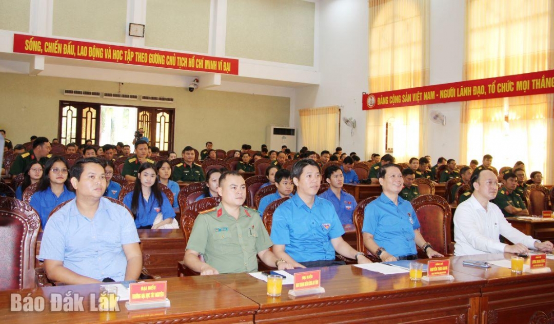 Các đại biểu tham dự lễ phát động.