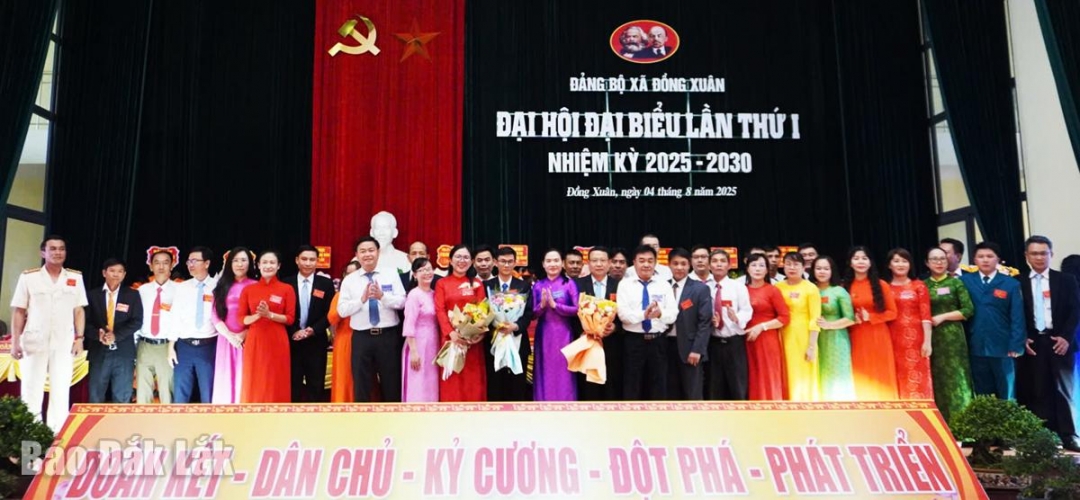 Ban Chấp hành Đảng bộ xã Đồng Xuân nhiệm kỳ 2025-2030 ra mắt nhận nhiệm vụ.