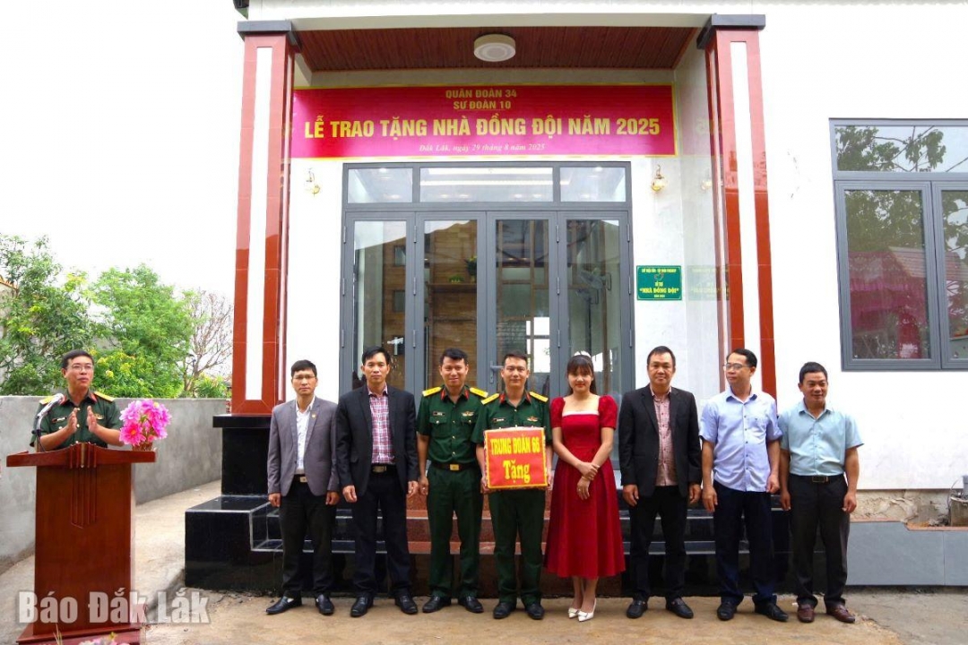 Trung đoàn 66 tổ chức bàn giao nhà Đồng đội vào ngày 28/8 vừa qua.