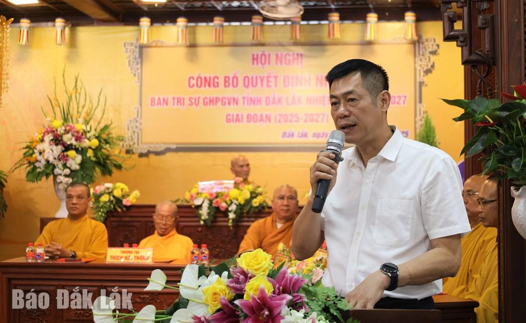 Tỉnh ủy viên, Giám đốc Sở Dân tộc và Tôn giáo Nguyễn Hoàng Giang phát biểu tại hội nghị.