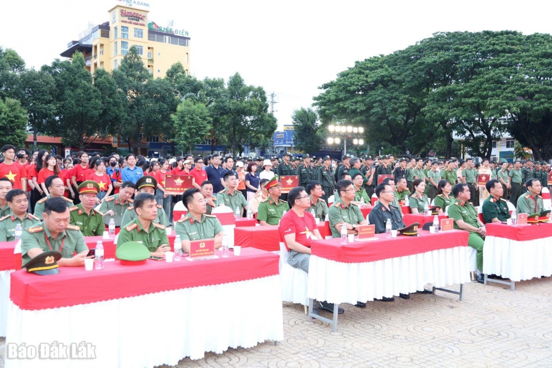 Các đại biểu tham dự Lễ phát động.