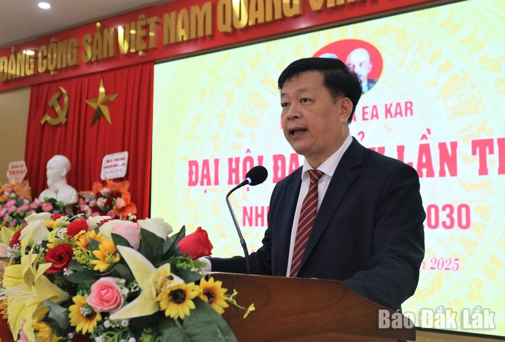 Bí thư Đảng ủy, Chủ tịch HĐND xã Ea Kar Trần Quang Trung phát biểu khai mạc đại hội.
