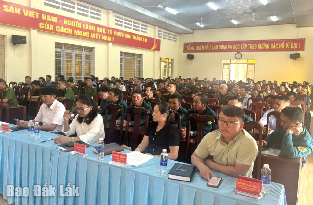 Các đại biểu tham dự buổi lễ.