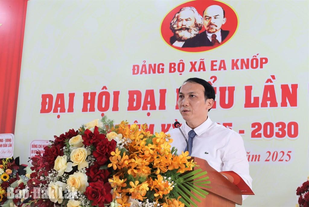 Đồng chí Nguyễn Đình Viên, Ủy viên Ban Thường vụ Tỉnh ủy, Chánh Văn phòng Tỉnh ủy phát biểu tại đại hội.