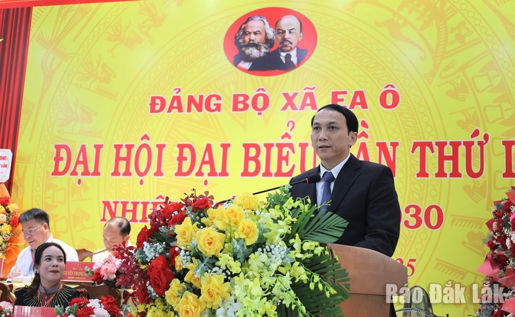 Đồng chí Nguyễn Đình Viên, Ủy viên Ban Thường vụ Tỉnh ủy, Chánh Văn phòng Tỉnh ủy phát biểu tại đại hội.