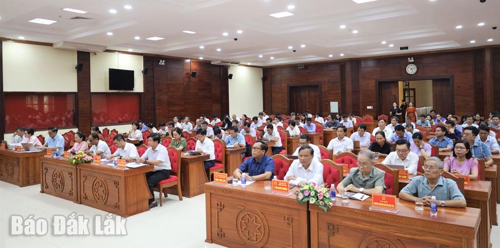 Các đại biểu tham dự tọa đàm.
