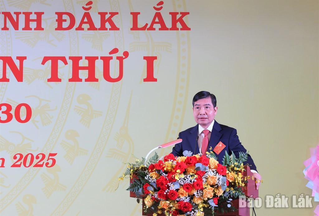 Phó Bí thư Tỉnh ủy, Bí thư Đảng ủy, Chủ tịch UBND tỉnh Tạ Anh Tấn phát biểu khai mạc đại hội.