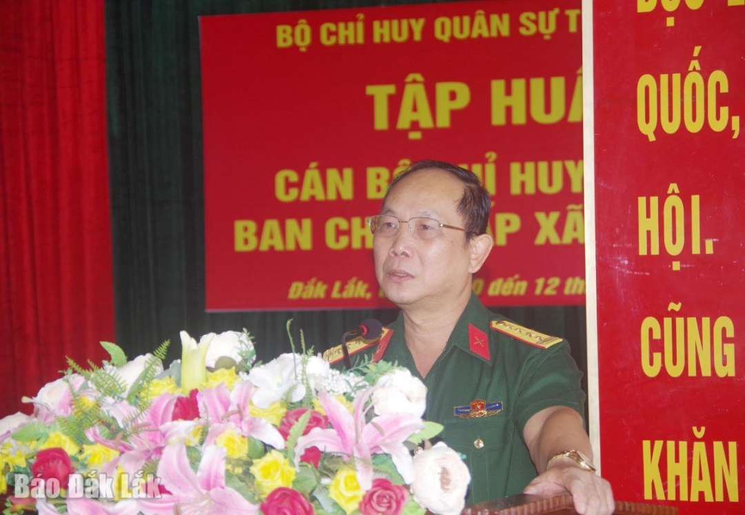 Đại tá Lê Văn Hùng, Phó Chỉ huy trưởng, Tham mưu trưởng Bộ Chỉ huy Quân sự tỉnh phát biểu bế mạc lớp tập huấn.