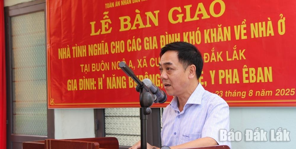 Chánh án TAND tỉnh Nguyễn Văn Chung  phát biểu tại buổi lễ.