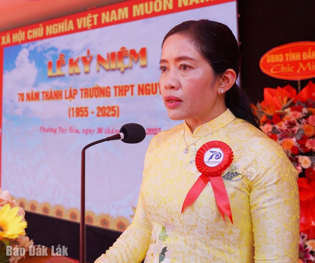 Giám đốc Sở GD&ĐT phát biểu tại buổi lễ.