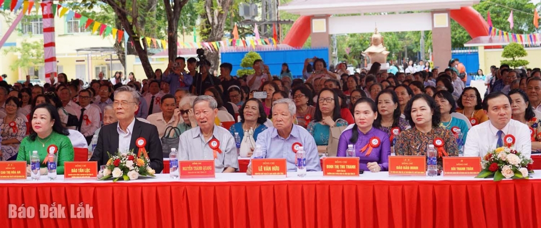 Các đại buổi theo dõi buổi lễ.