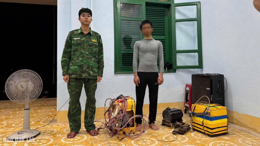 Đối tượng D. cùng tang vật bị thu giữ.