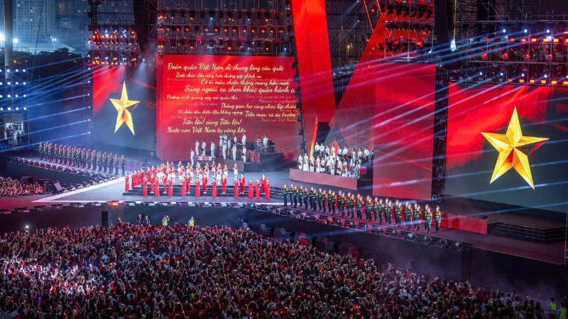 Hơn 50.000 khán giả có mặt tại Sân vận động quốc gia Mỹ Đình thưởng thức concert quốc gia “Tổ quốc trong tim”. Ảnh: Thành Đạt