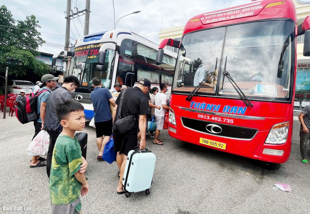 Sở Xây dựng yêu cầu các đơn vị kinh doanh vận tải huy động phương tiện đảm bảo nhu cầu đi lại tăng cao của người dân trong dịp lễ 2/9. Ảnh: Ngô Xuân