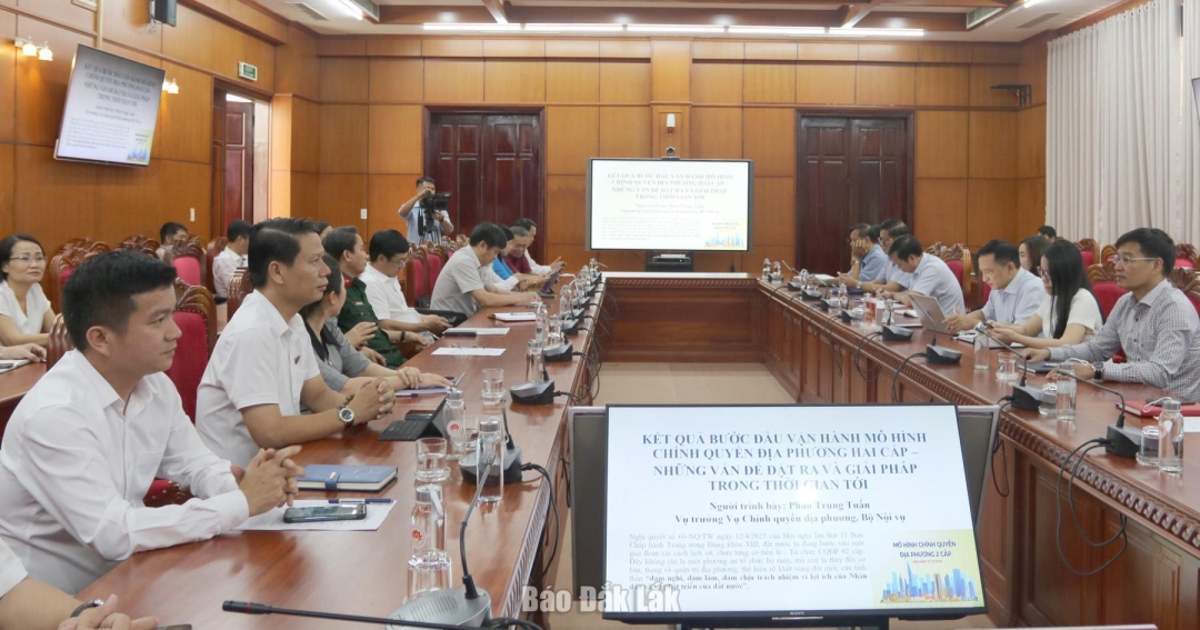 Hội nghị được tổ chức theo hình thức trực tiếp kết hợp trực tuyến đến các điểm cầu trong cả nước.