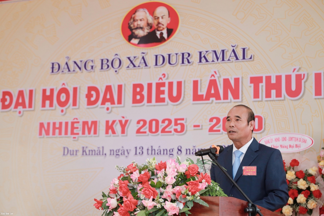 Bí thư Đảng ủy, Chủ tịch HĐND xã Dur Kmăl Y Nem Buôn Krông phát biểu khai mạc.