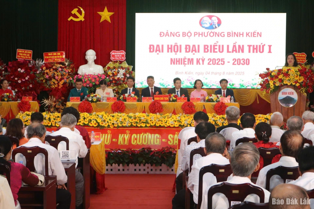 Toàn bộ tài liệu Đại hội đại biểu Đảng bộ xã Bình Kiến lần thứ I được số hóa thông qua mã QR.