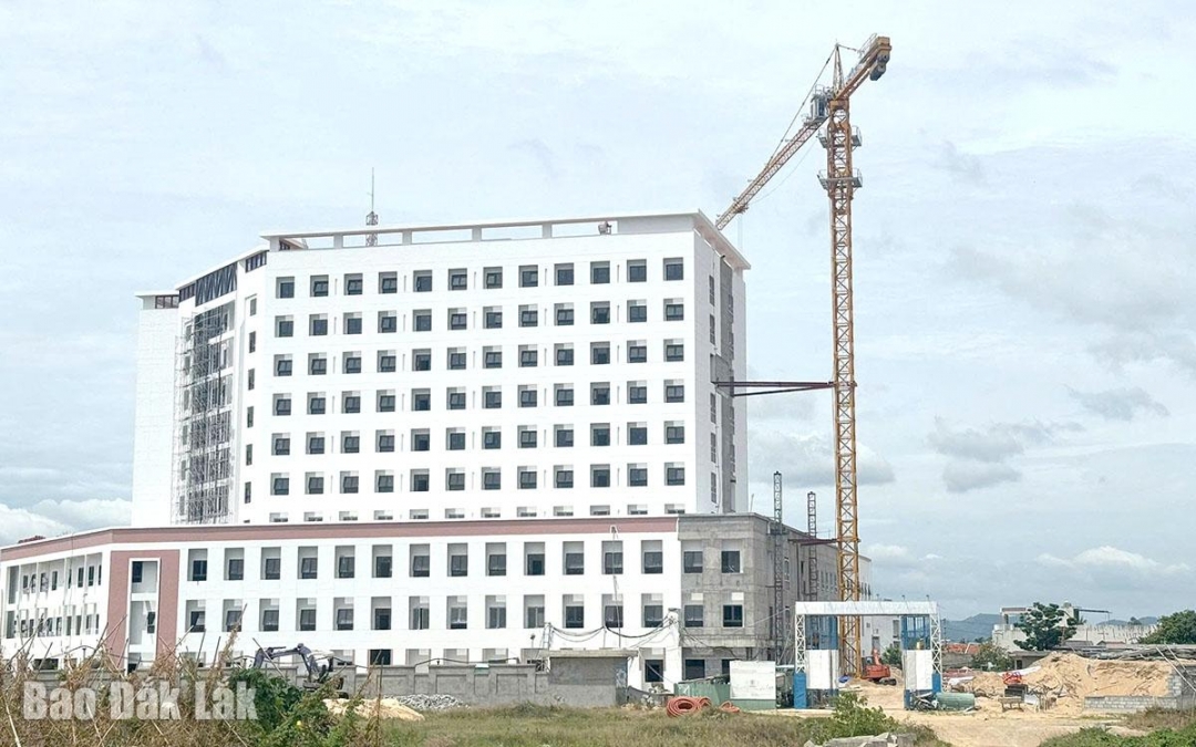 Nhà thầu đang hoàn thiện công trình Bênh viện Sản - Nhi tỉnh.