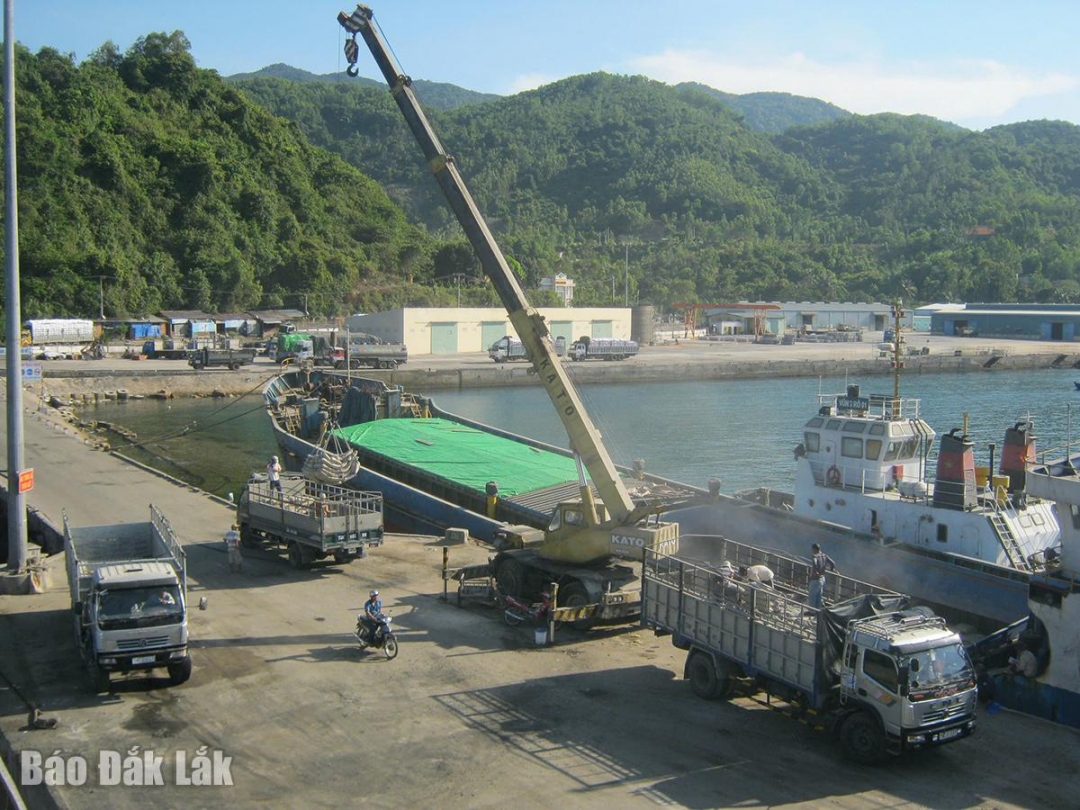 Khu vực bến cảng Vũng Rô.