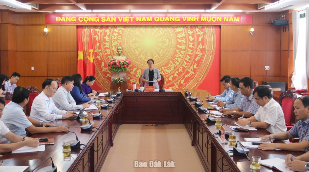 Quang cảnh cuộc họp.