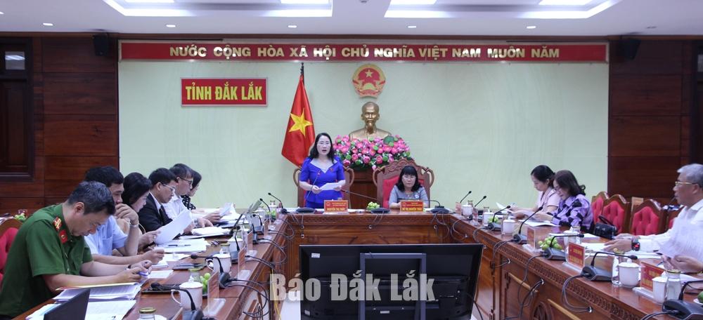 Các đại biểu tham dự buổi làm việc.