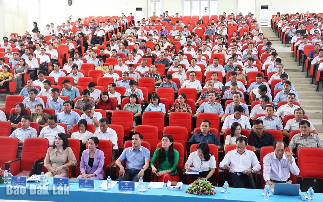 Các đại biểu tham dự hội nghị.