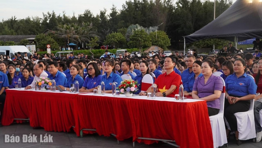 Đại biểu tham dự chương trình.