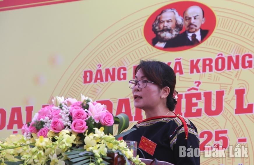 Đồng chí H Bình Rơ Yam, Bí thư Đảng ủy, Chủ tịch HĐND xã Krông Nô phát biểu tại đại hội.