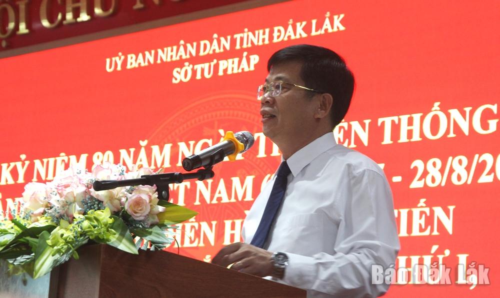 Giám đốc Sở Tư pháp Bùi Hồng Quý phát biểu tại buổi lễ.