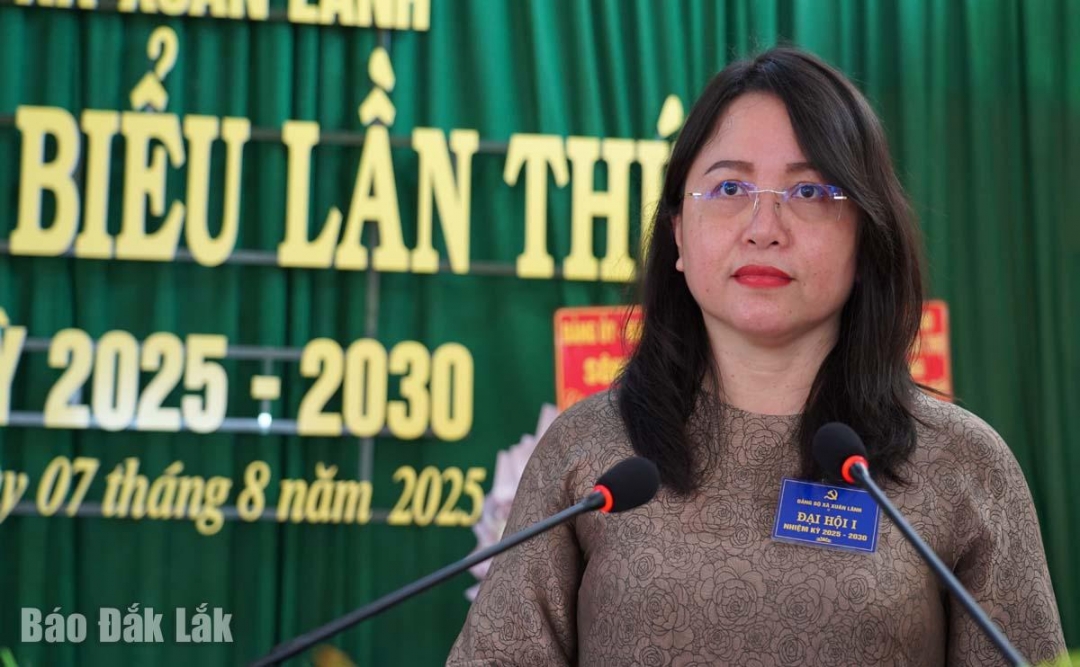 Đồng chí Tỉnh ủy viên, Tổng Biên tập Báo và Phát thanh, Truyền hình tỉnh chỉ đạo đại hội.