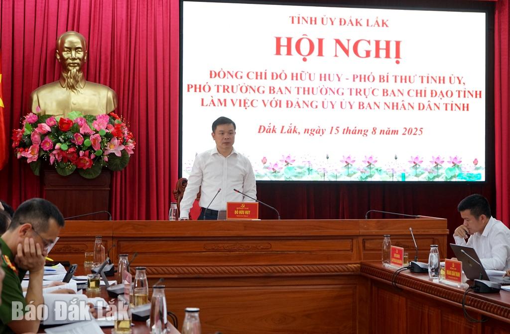 Đồng chí Đỗ Hữu Huy, Phó Bí thư Tỉnh ủy, Phó trưởng Ban thường trực Ban Chỉ đạo phát biểu chỉ đạo tại buổi làm việc