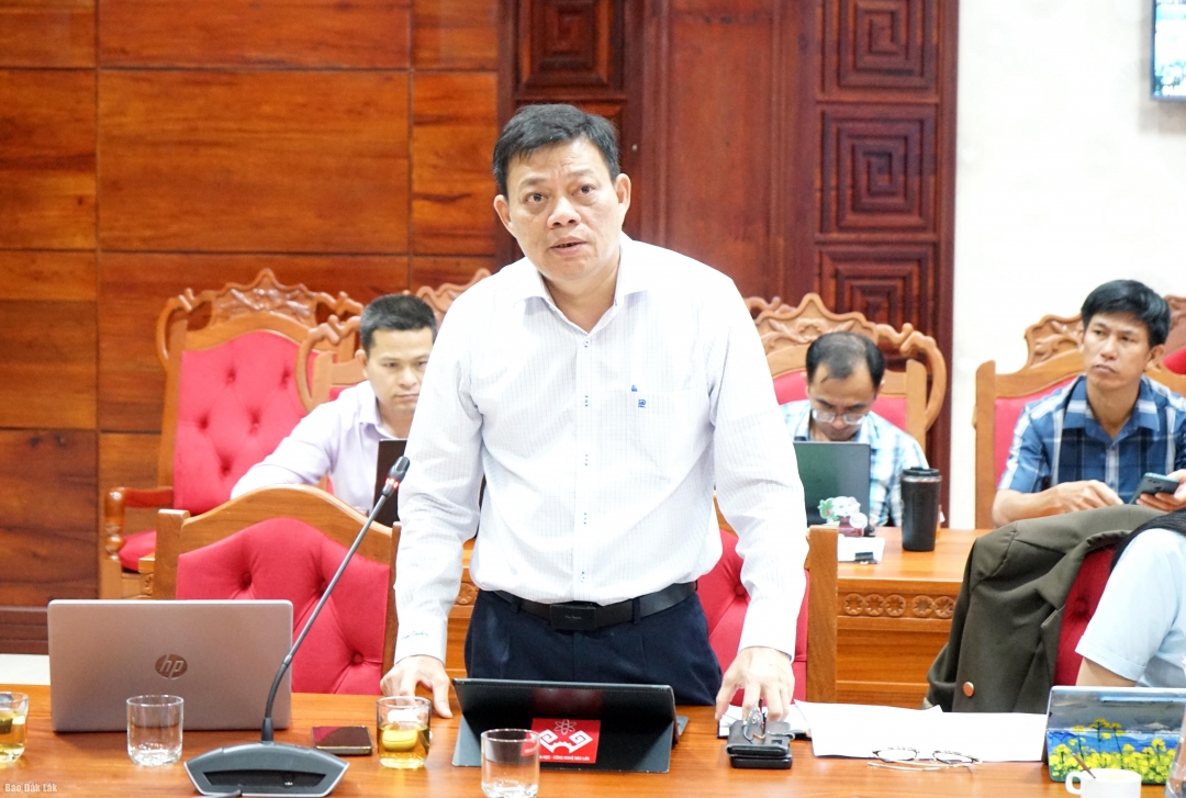 Đại diện lãnh đạo Sở Khoa học và Công nghệ báo cáo tình hình triển khai 
