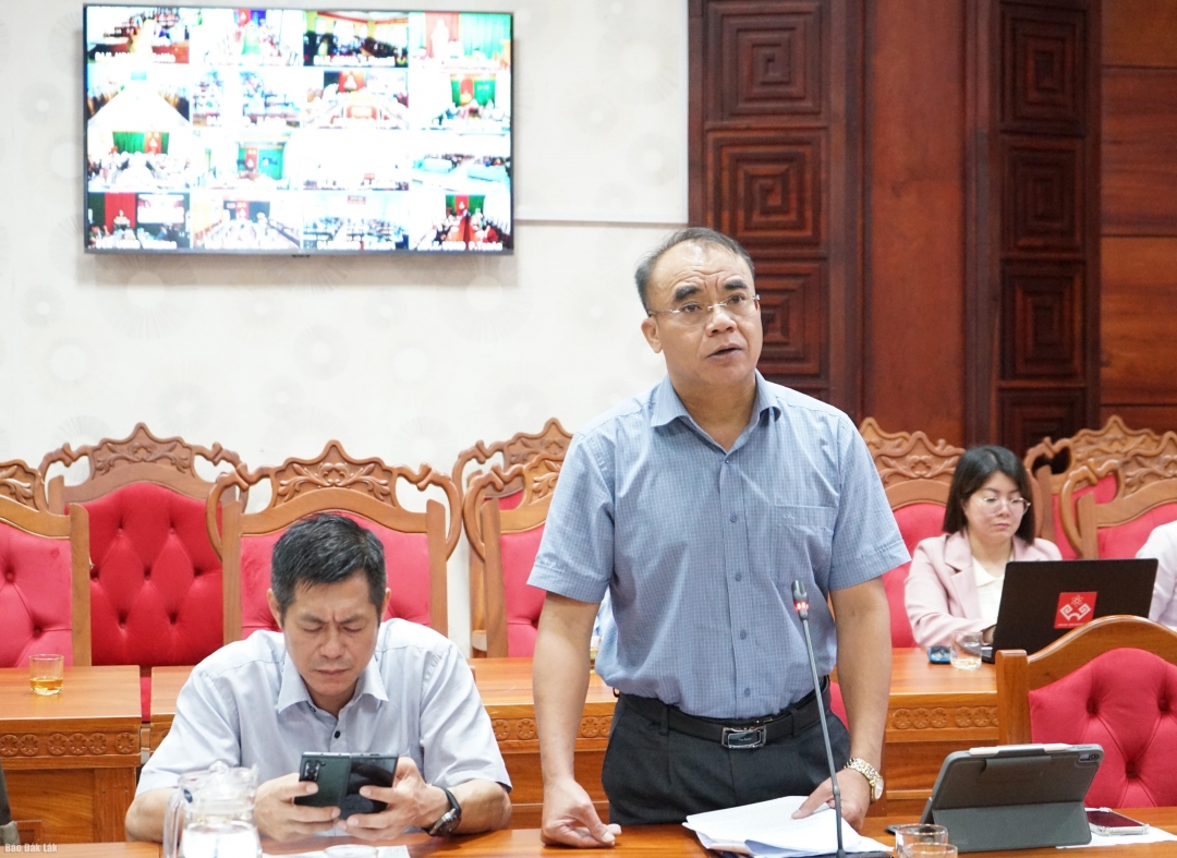 Đại diện Sở Nội vụ báo cáo việc triển khai thực hiện Nghị quyết 57 tại đơn vị